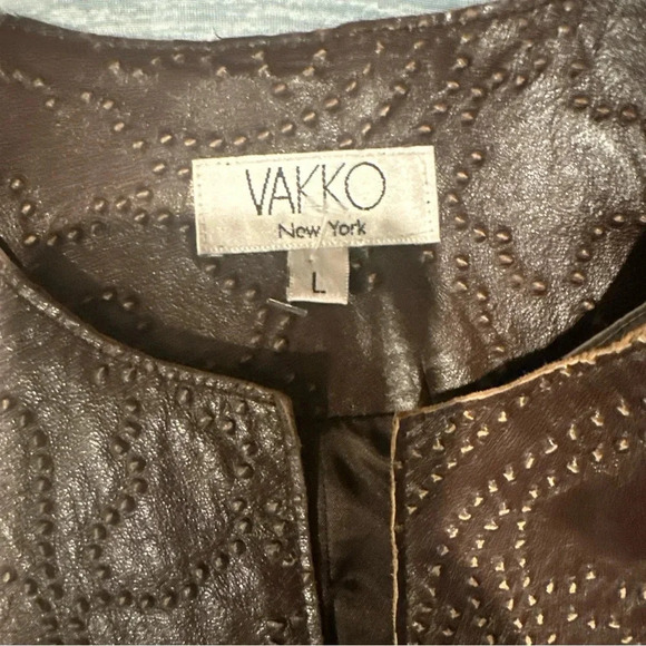 Women’s vintage brown Vakko leather jacket with perforated detailing. - Picture 2 of 12